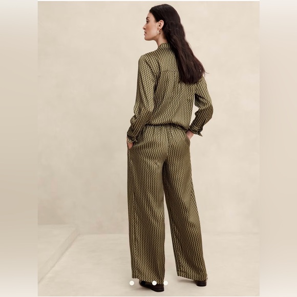 Banana Republic Silky Trouser Size Medium - Picture 2 of 4